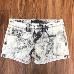 Acid wash Levi’s denim shorts